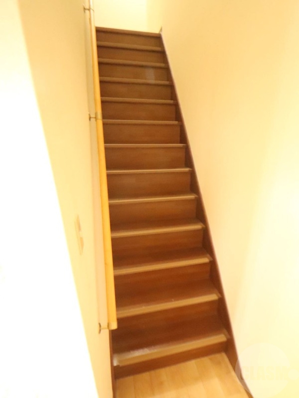 その他設備　メゾネットタイプ・２階への階段