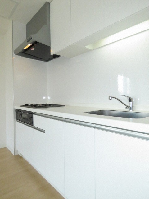 キッチン　システムキッチンは料理も掃除もしやすいです♪