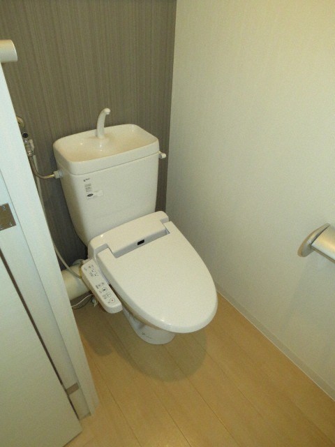 トイレ　あったらうれしいウォシュレット付き♪