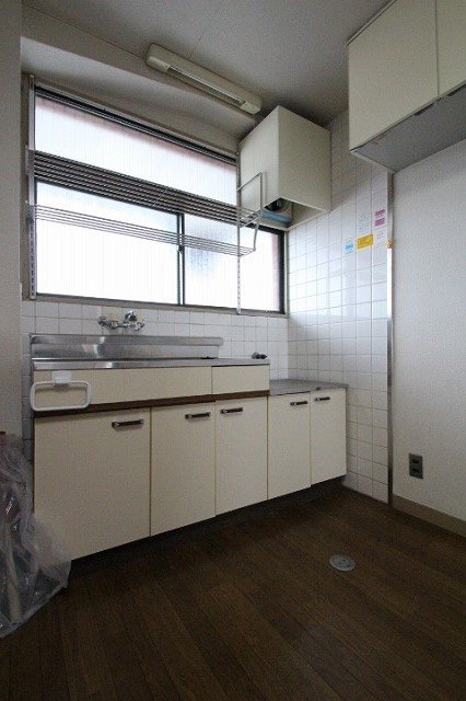 キッチン　写真は別号室のものです。