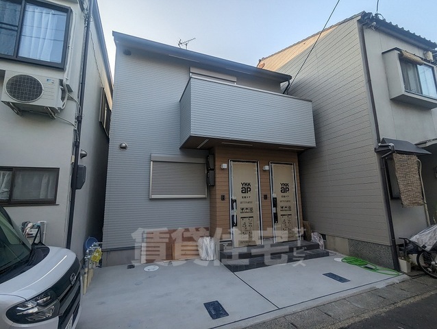 京都市山科区西野楳本町のアパートの建物外観
