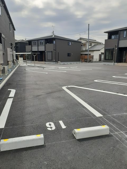 【アミティエ鵜池　３号館の駐車場】