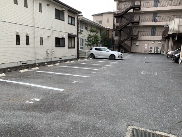 【ジュネス堅田の駐車場】