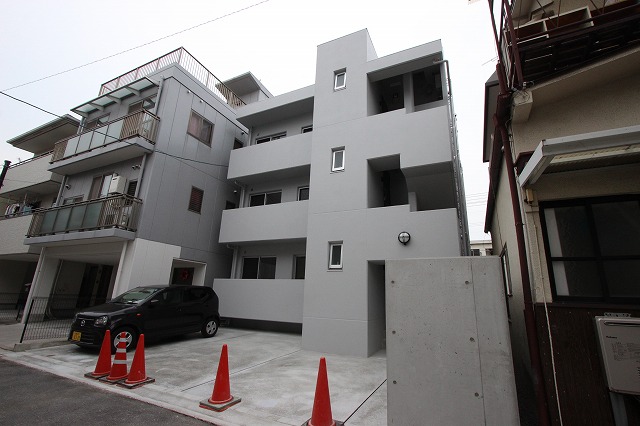 広島市南区宇品御幸のマンションの建物外観