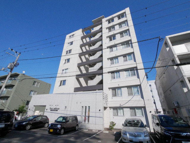 札幌市白石区東札幌六条のマンションの建物外観