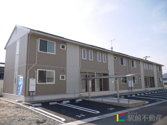 小城市小城町畑田のアパートの建物外観