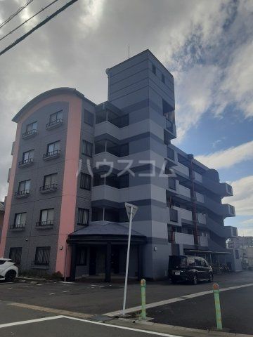 弥富市平島町のマンションの建物外観