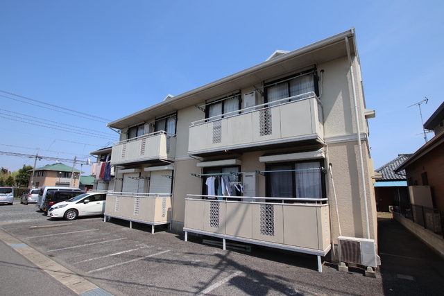 ロイヤルヒルズ三貫野の建物外観