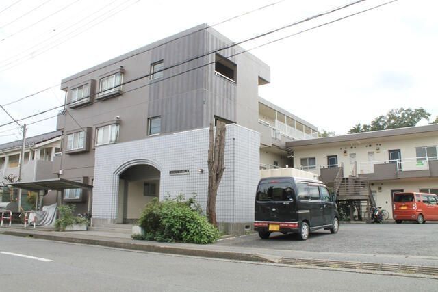 坂戸市浅羽野のマンションの建物外観