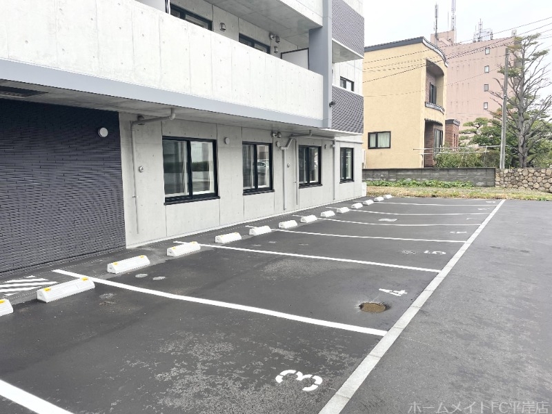 【札幌市中央区南二十二条西のマンションの駐車場】