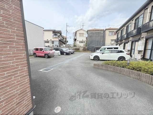 【枚方市堂山のマンションの駐車場】