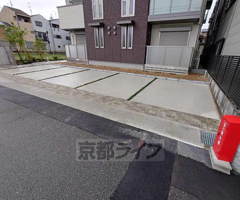 【京都市西京区下津林番条町のマンションの駐車場】