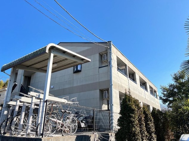 【横浜市緑区小山町のアパートのエントランス】