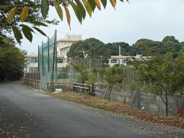 中学校　中間市立中間北中学校（中学校）まで530m