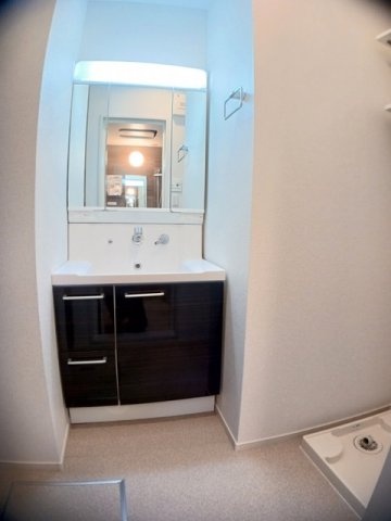 洗面設備　スペースが確保できる洗面所です