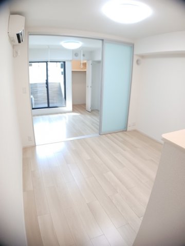 居室・リビング　こちらのリビングで趣味の時間をお楽しみください