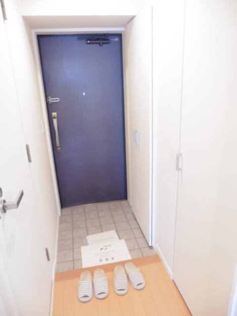 玄関　※写真は他号室です
