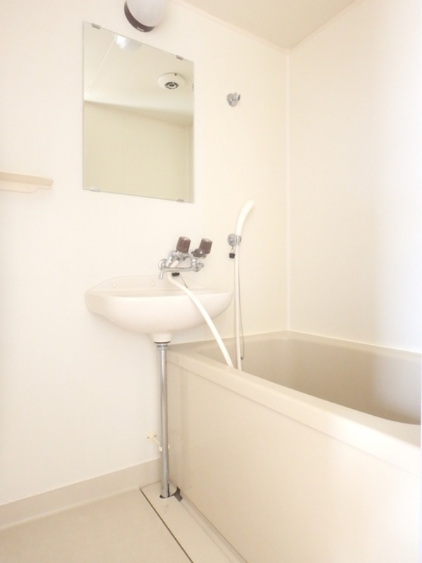 バス・シャワールーム　図面と現状に相違がある場合には現状を優先