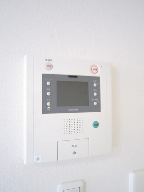 セキュリティ　夜の来客も安心のモニタ付インターホン