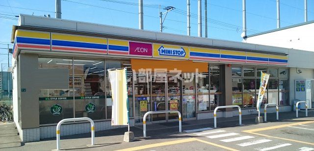 コンビニ　ミニストップ 福岡女原店（コンビニ）まで748m