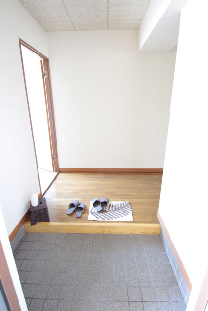 玄関　※別室の参考写真の為、現況優先です。