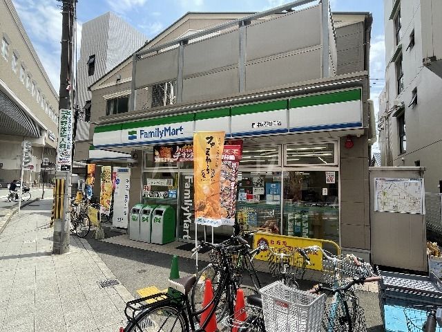コンビニ　ファミリーマート豊中駅西口店（コンビニ）まで641m