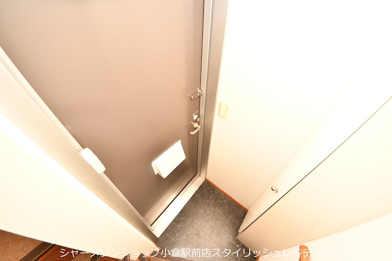 玄関　写真と異なる場合は現況を優先します