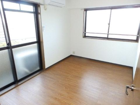 居室・リビング　室内