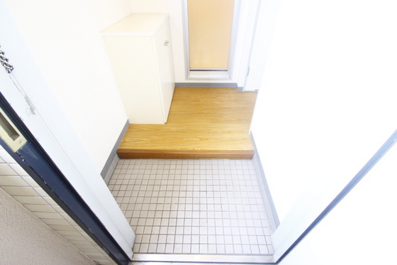 玄関　※別号室のお写真です。