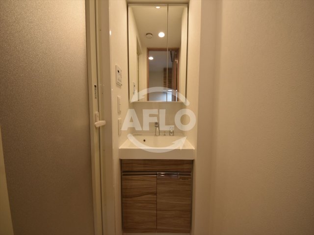 洗面設備　ルネフラッツ谷町四丁目　独立洗面台