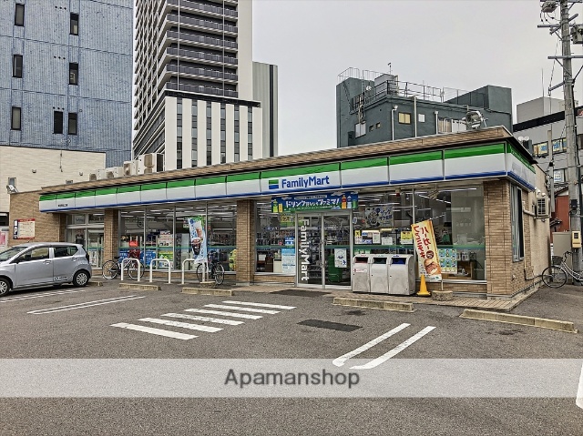 コンビニ　ファミリーマート（コンビニ）まで413m