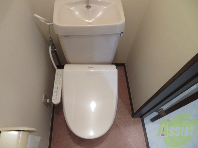 トイレ　ウォシュレット付きのトイレです。シャワートイレは日本の宝。