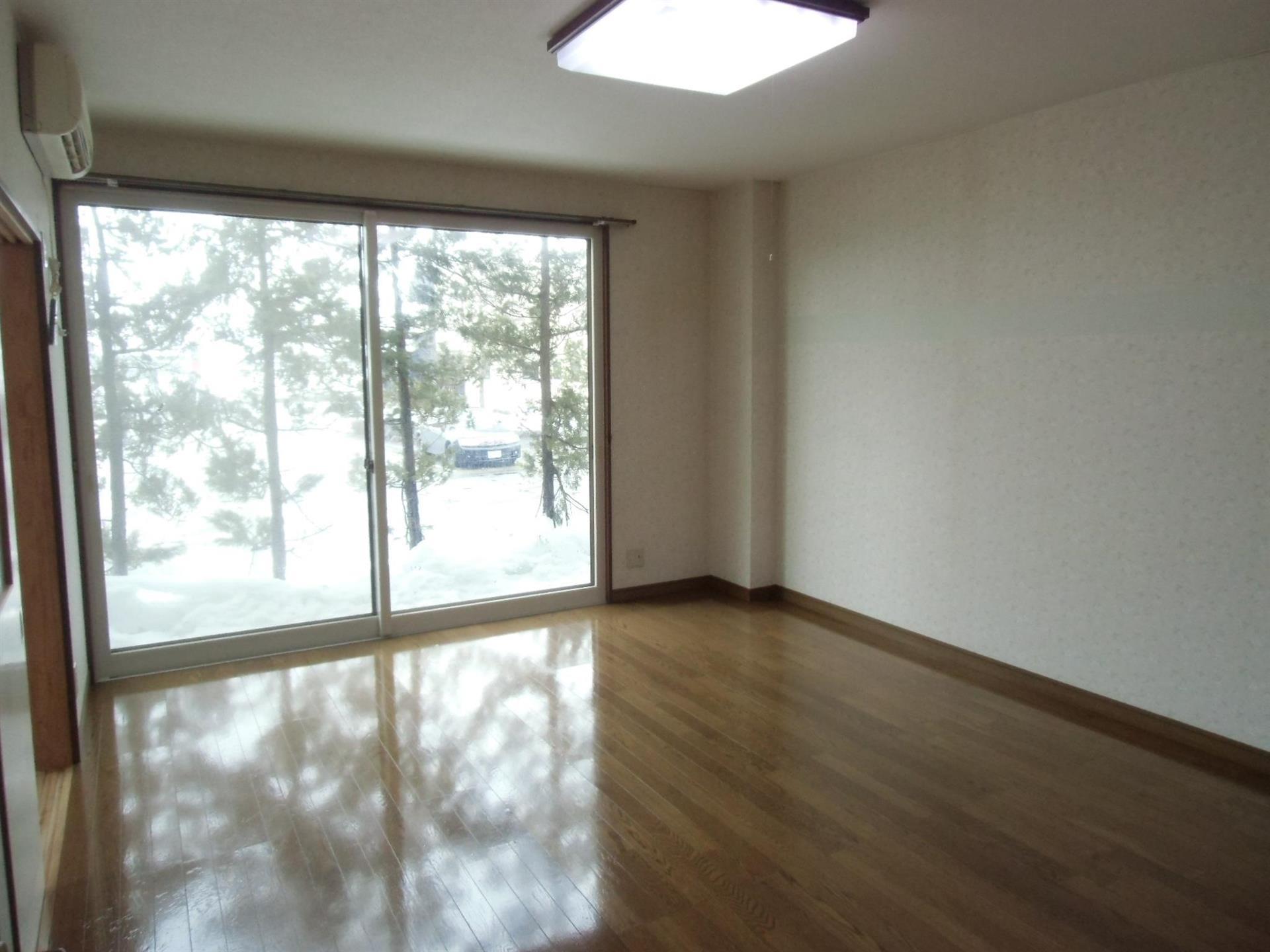 居室・リビング　あかるいリビングスペース♪※同タイプ