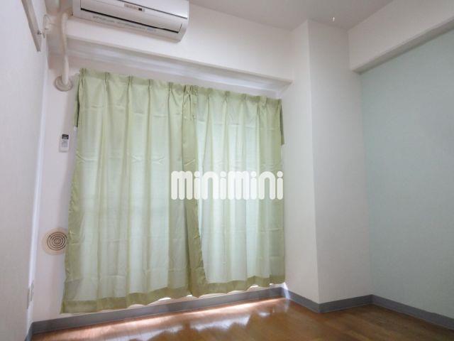 居室・リビング　スカイブルーのアクセントクロスがオシャレです♪