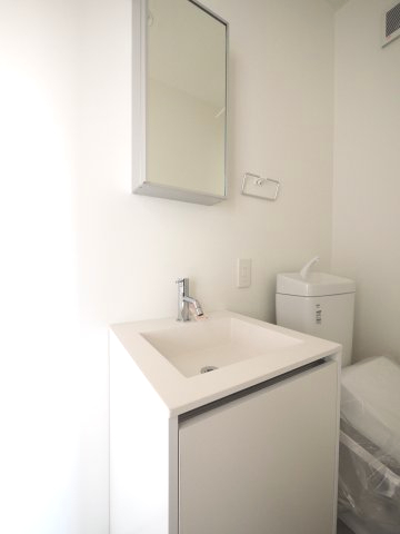 洗面設備　身支度に便利な独立洗面台