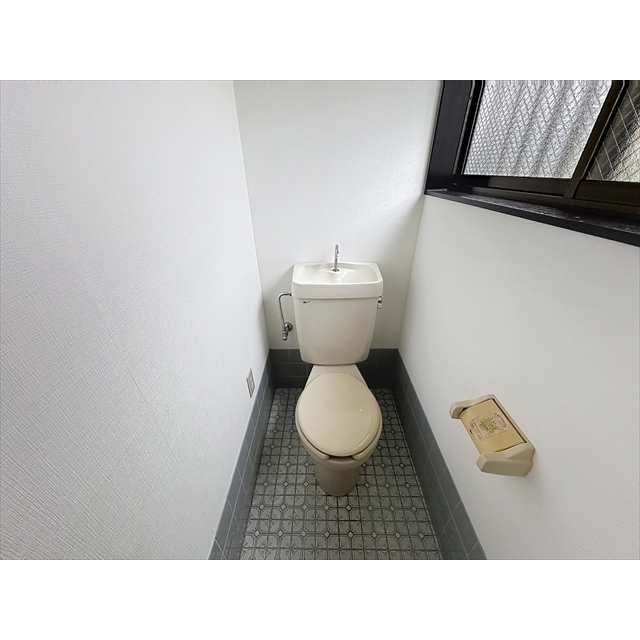 トイレ　窓で換気の取れるお手洗い