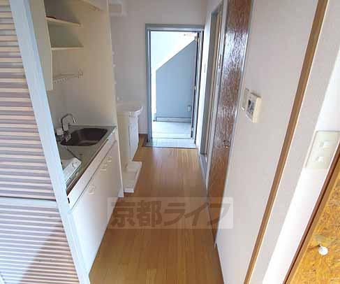 その他部屋・スペース　お部屋から見た廊下です