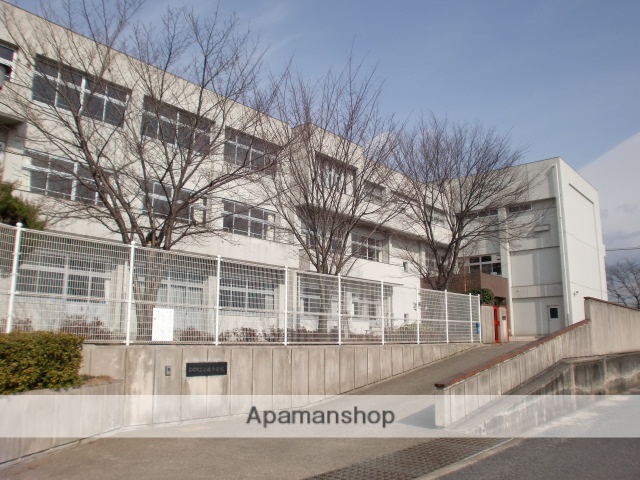 中学校　安堵中学校（中学校）まで611m