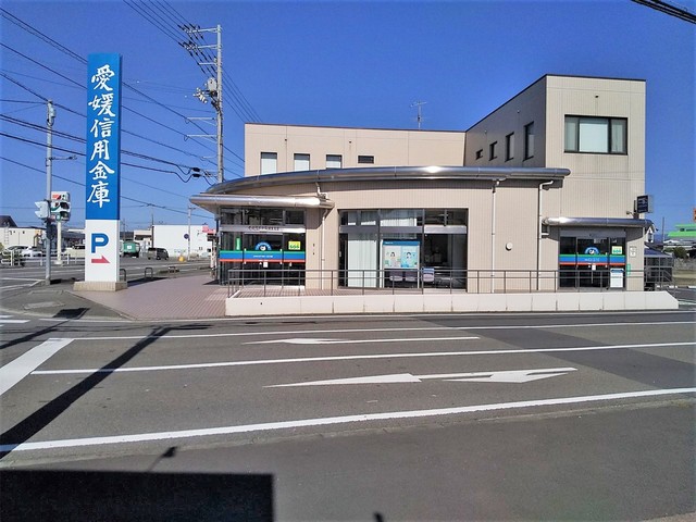 銀行　愛媛信用金庫垣生支店（銀行）まで417m