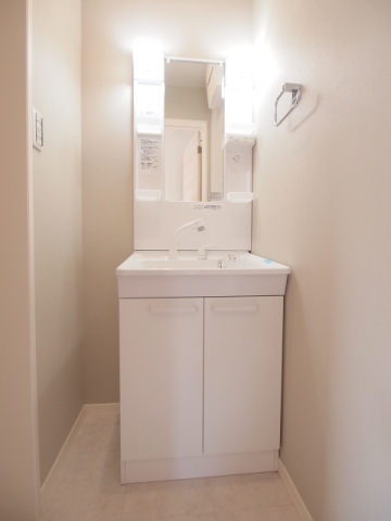 洗面設備　独立洗面台のある洗面所