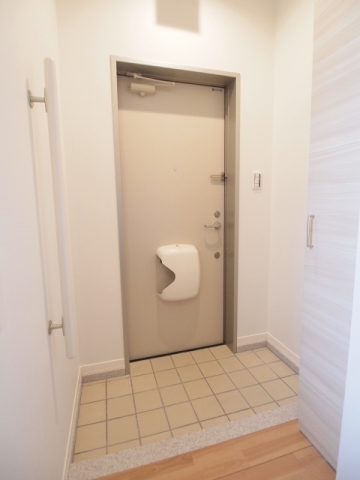 玄関　２階がシューズボックス付玄関です。