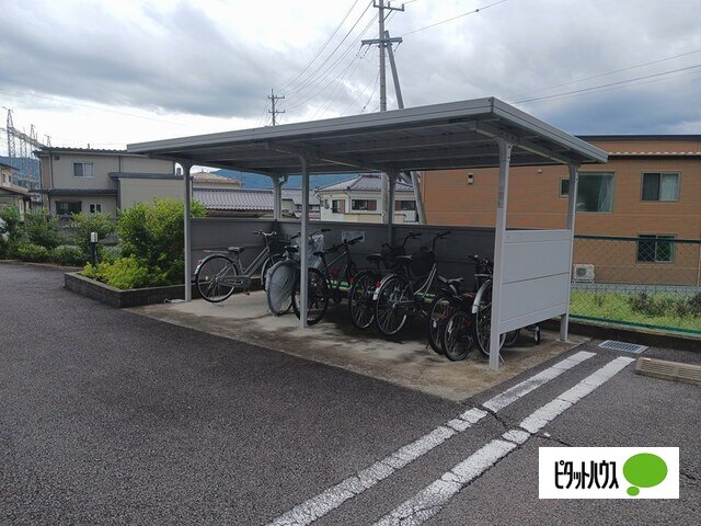 サンヒルズ B棟の外観写真