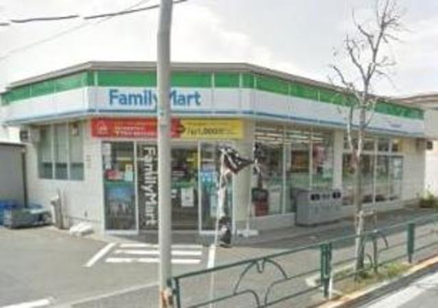 コンビニ　ファミリーマート世田谷喜多見店（コンビニ）まで566m