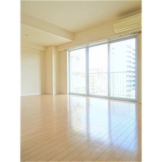 居室・リビング　室内