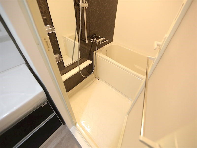 バス・シャワールーム　バスルーム　浴室暖房乾燥機付き