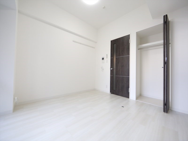 居室・リビング　洋室7.4帖　クローゼット付（収納充実してます）