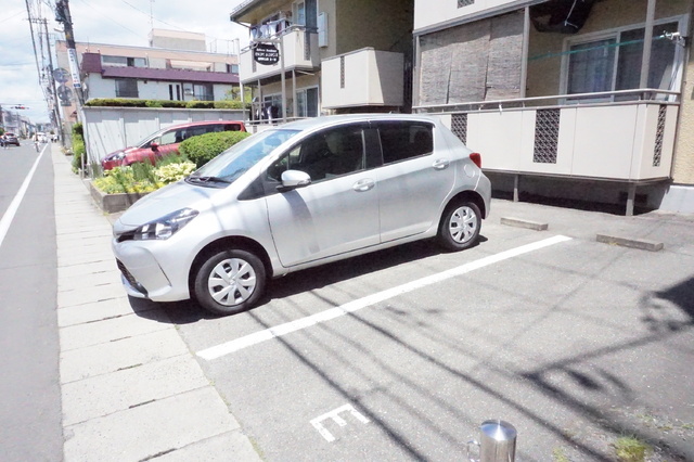 駐車場　駐車場１台無料