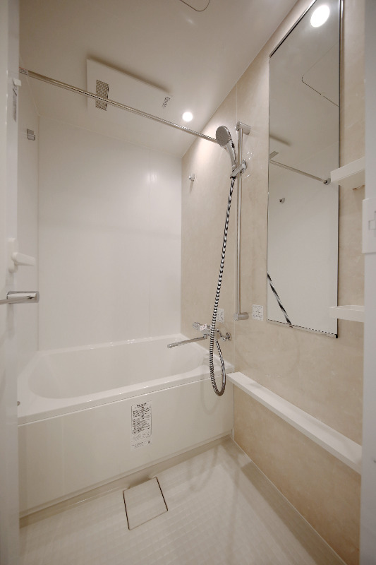 バス・シャワールーム　浴室暖房乾燥機付きバスルーム