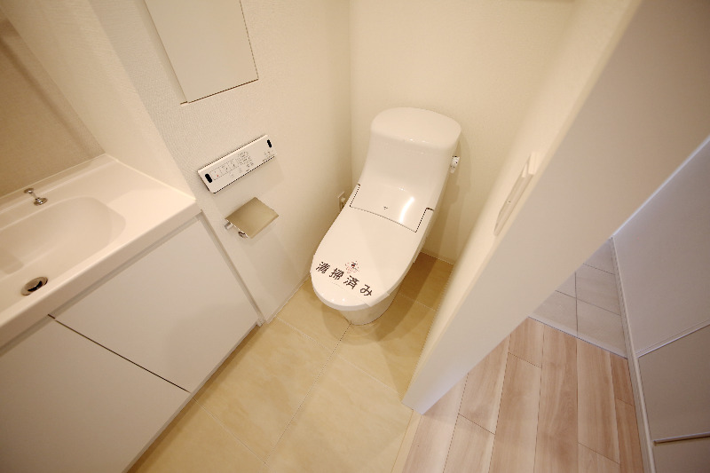 トイレ　温水洗浄便座トイレ