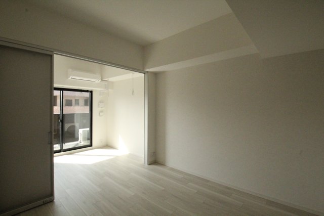 居室・リビング　別号室の写真です